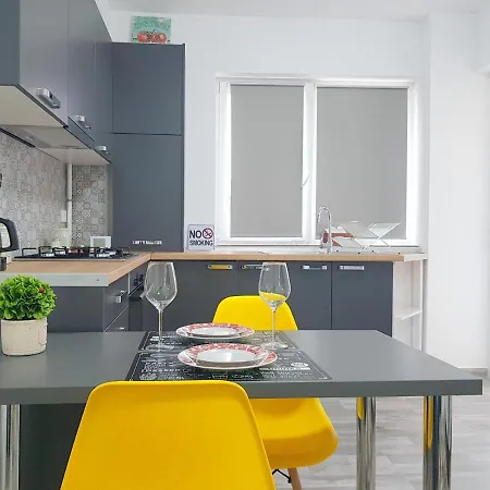 Yellow House Luxury Berceni Bucharest