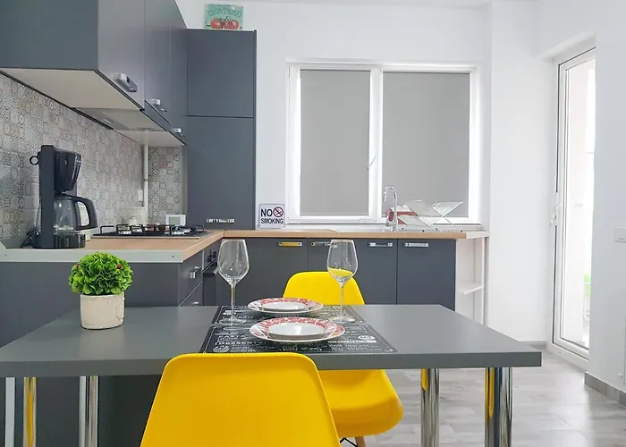Yellow House Luxury Berceni Bucharest
