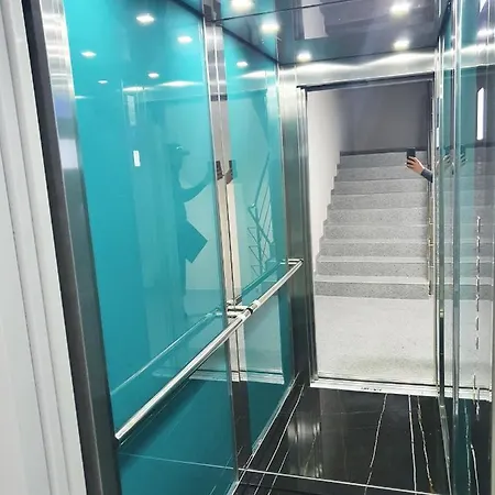 Yellow House Luxury Berceni *