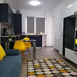 Yellow House Luxury Berceni Apartman