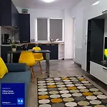 Yellow House Luxury Berceni Apartman