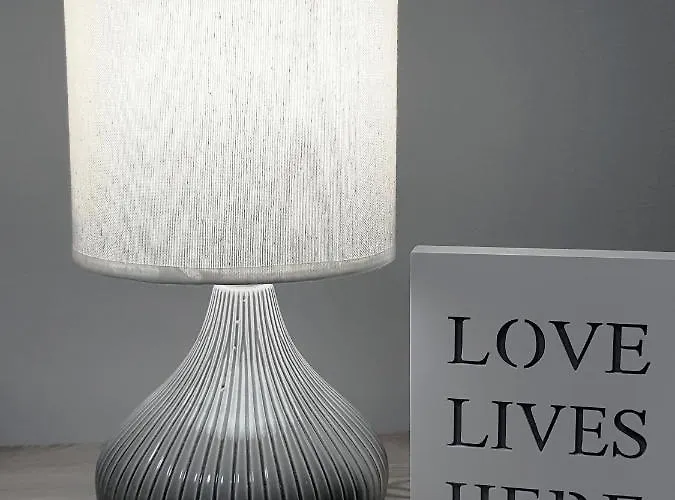 Yellow House Luxury Berceni アパート