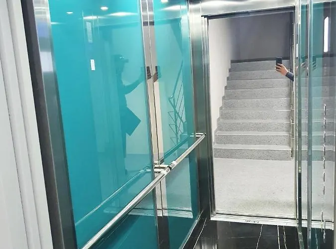 Yellow House Luxury Berceni *